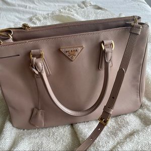 Prada
Galleria Double Zip Tote Saffiano Leather